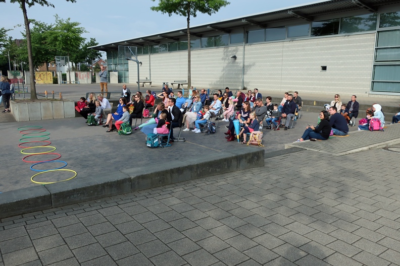 Am Freitag erfreuen sich die Eltern und Kinder der 1 Brau an ....