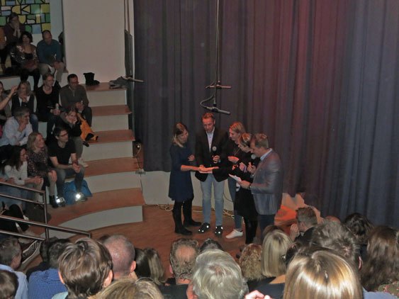 Die neuen Erstklässler-Eltern werden eingeschworen auf die nächste Elternparty.