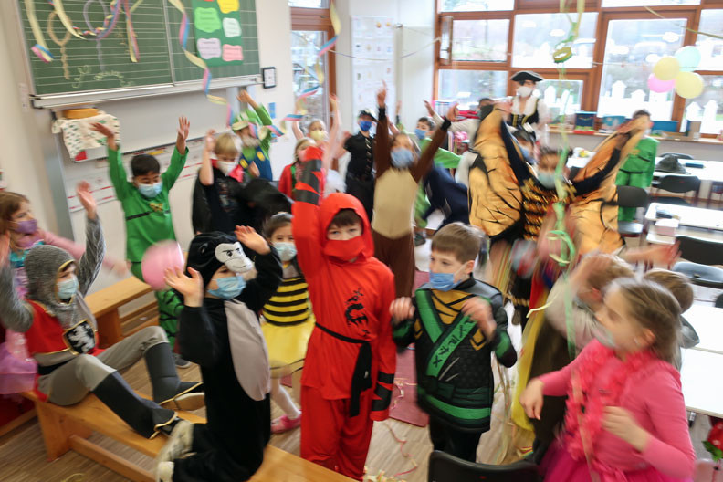 ... Bewegung gehört zu Karneval.