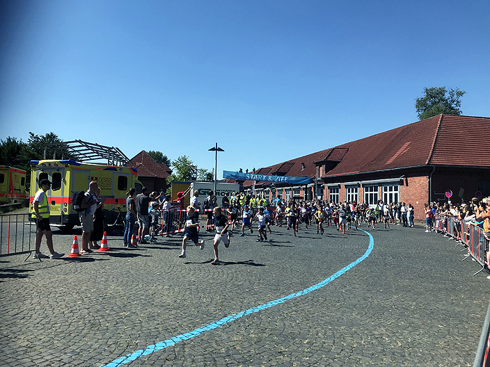 Hier starten die Kinder zum 2,5 km-Lauf.