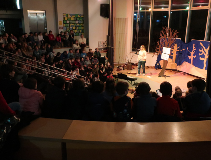 ...vor der Schlafenszeit noch einige Lieder im Forum singen, hier "Der Mond ist aufgegangen".