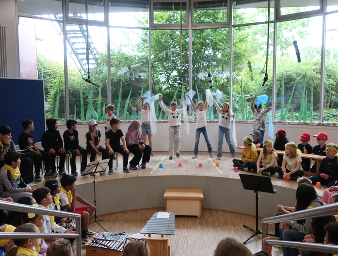 ... und eine Bewegungsgestaltung zur Musik "Wellerman" in Stimmung.