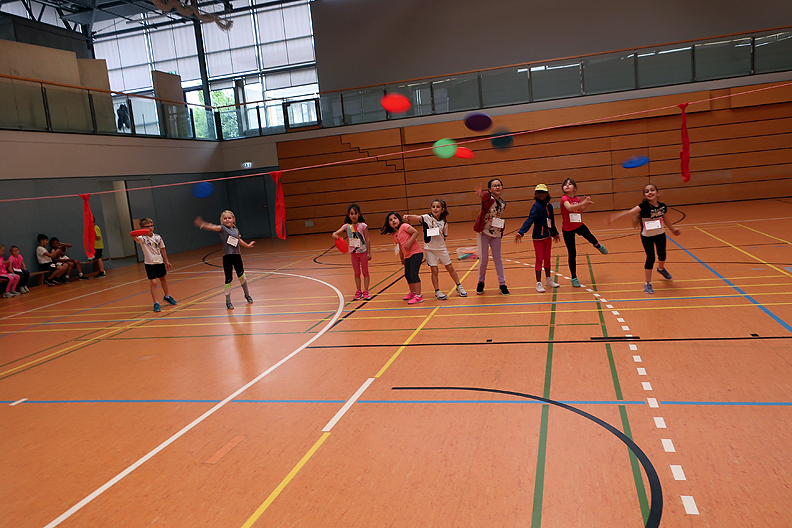 Frisbee übers Seil!