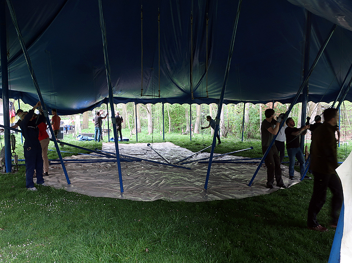 ... können wir die Manege ...