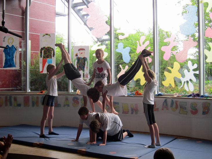 2012 Aufführung Akrobatik Kl. 4
