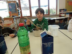 OG 2013 Experiment Gummi-Milch 1