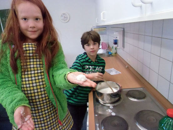 OG 2013 Experiment Gummi-Milch 5