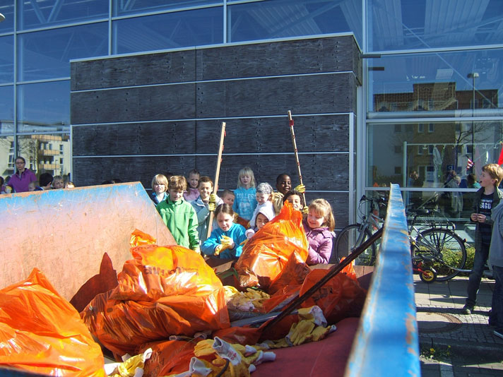 Umwelttag 2011 - Müll sammeln