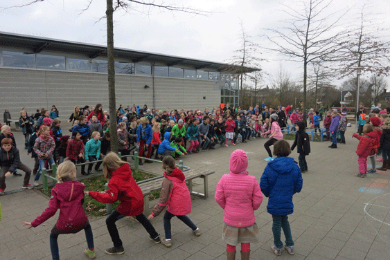 Frühlingsprojekt 2015 - Tanz_Schulhof_1
