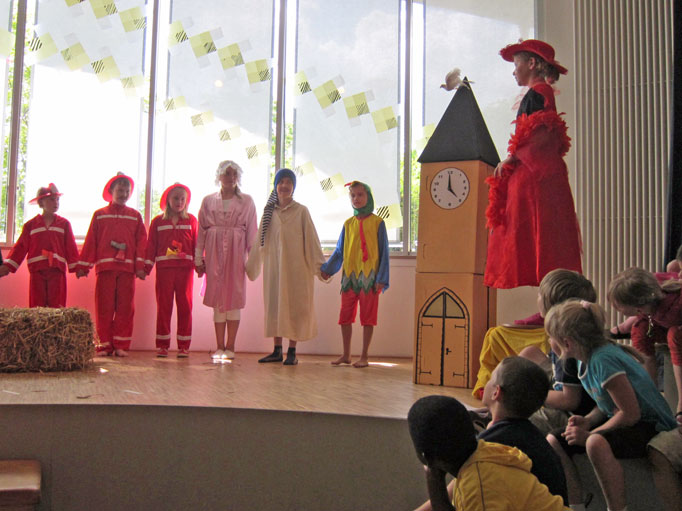 Theaterwerkstatt 2010 - Hahn klebt an